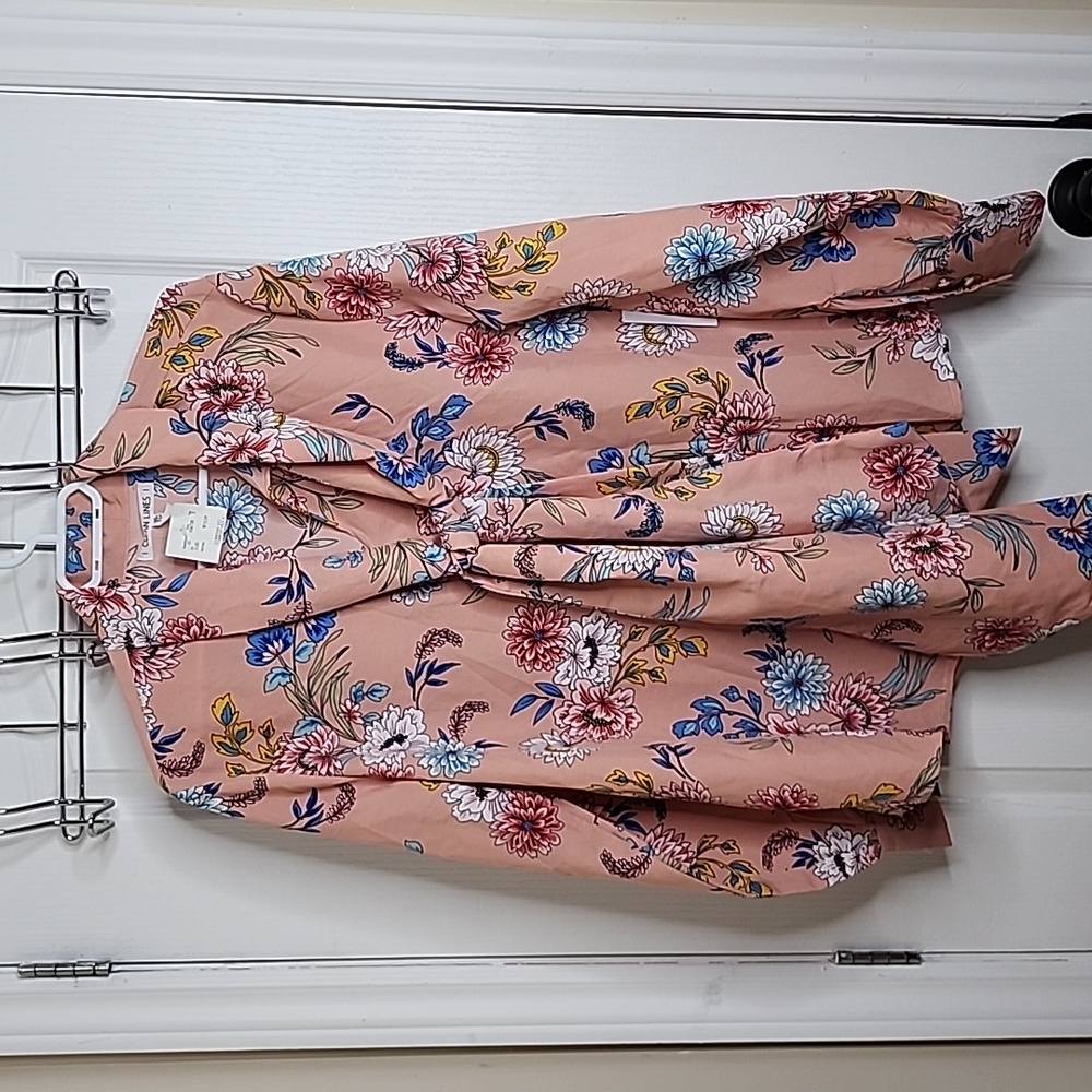 Woman's Clean Lines Flowered Blouse New